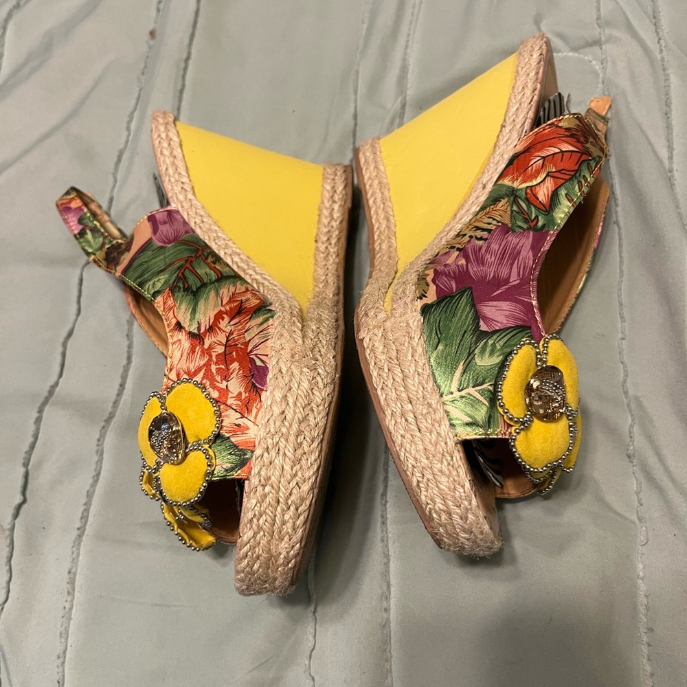 Woman’s Fashion Forever Brand Wedge 4” Heels Sandals Sz. 8.5